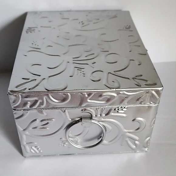 Silver Tone Decorative Storage Multipurpose Box - Picture 8 of 9
